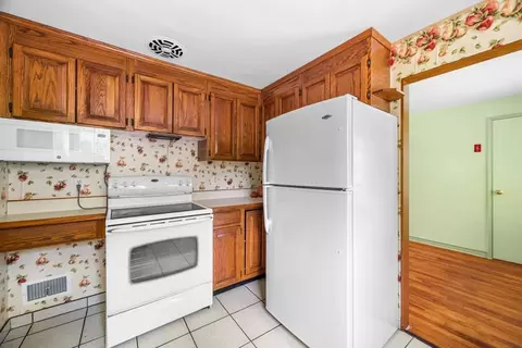 11 May St, Marblehead, MA 01945 photo 10