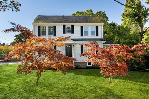 Exterior - 136 Marion Rd, Wareham, MA 02571 photo 4 of 11