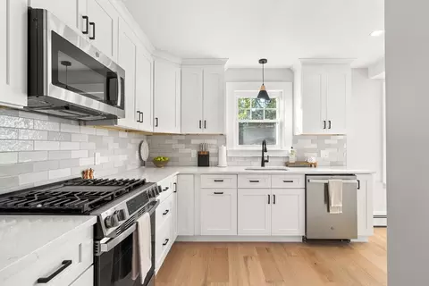Kitchen - 136 Marion Rd, Wareham, MA 02571 photo 3 of 4