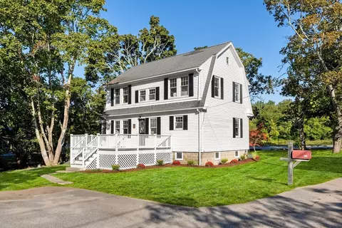 Exterior - 136 Marion Rd, Wareham, MA 02571 photo 5 of 11