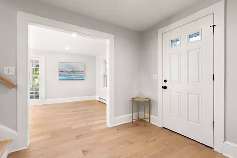 Entry Way - 136 Marion Rd, Wareham, MA 02571 photo 2 of 4