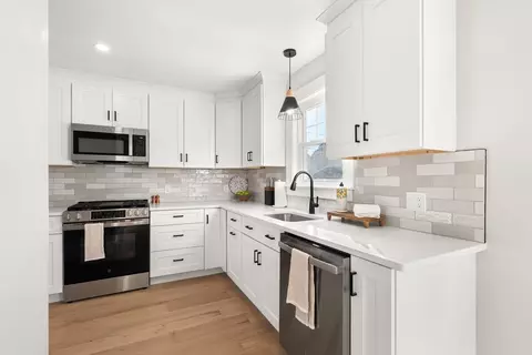 Kitchen - 136 Marion Rd, Wareham, MA 02571 photo 1 of 4