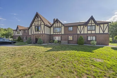 17 Royal Lk #4, Braintree, MA 02184