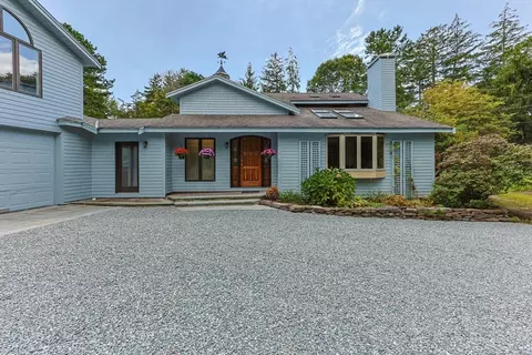 409 Currier Rd, Falmouth, MA 02536