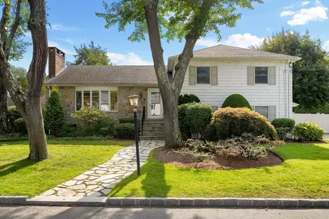 50 Tomahawk Rd, Arlington, MA 02474