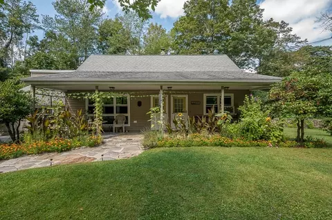 18 Old Worcester Rd Ext, Charlton, MA 01507