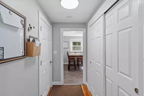 Entry Way - 32 Main St, Townsend, MA 01469 photo 2 of 5