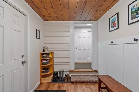 Entry Way - 32 Main St, Townsend, MA 01469 photo 1 of 5