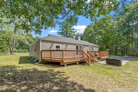 Exterior - 32 Main St, Townsend, MA 01469 photo 5 of 12