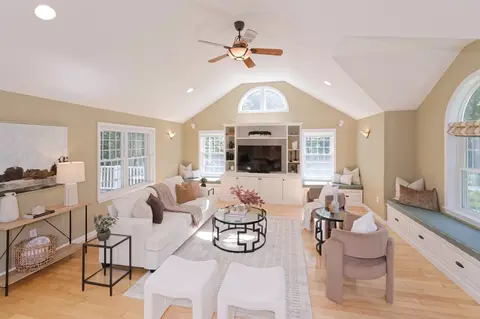 23 Forest Park Dr, Mendon, MA 01756 photo 3
