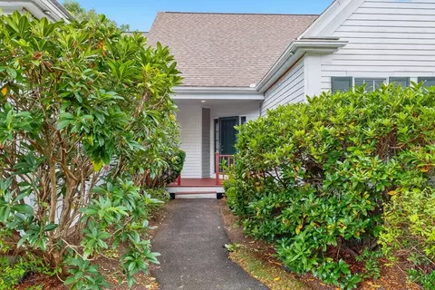6 Mayfair Ct #6, Mashpee, MA 02649