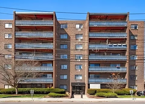 32 Whites Ave #D41, Watertown, MA 02472
