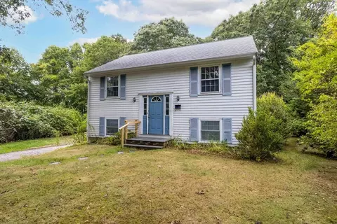 2 Swallow St, Falmouth, MA 02536