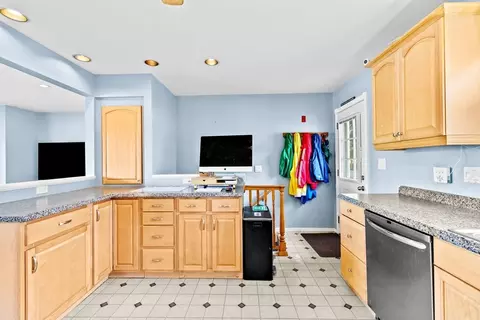 15 Maple St, Bourne, MA 02532 photo 5