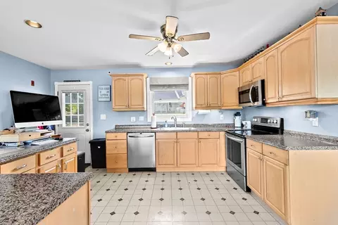 15 Maple St, Bourne, MA 02532 photo 4
