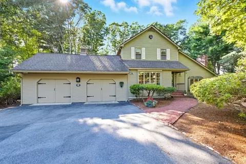 97 Alder Ln, Falmouth, MA 02556