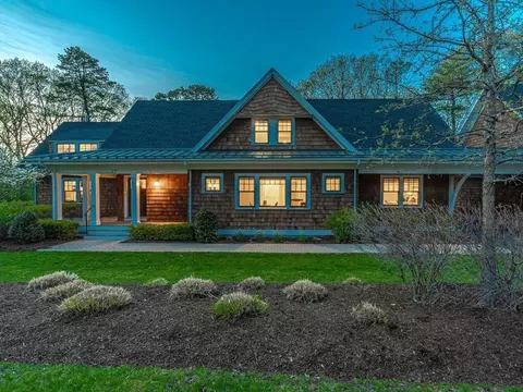 37 Cottage Cir #37, Dedham, MA 02026