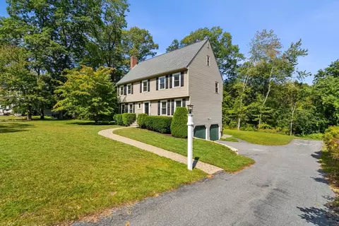26 Woodberry Ln, North Andover, MA 01845