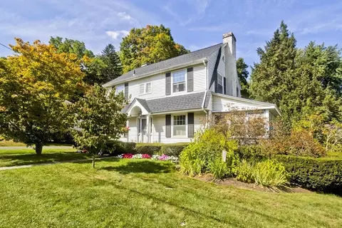 141 Dartmouth St, Holyoke, MA 01040