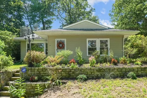 34 Glen Rd, Wilmington, MA 01887