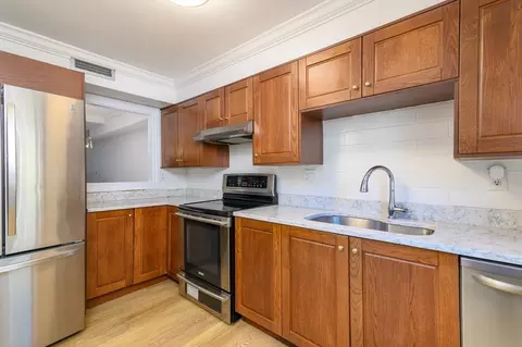 Kitchen - 5 Beals Cove Rd #E, Hingham, MA 02043 photo 1 of 2