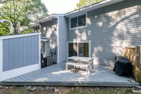 Exterior - 5 Beals Cove Rd #E, Hingham, MA 02043 photo 5 of 9