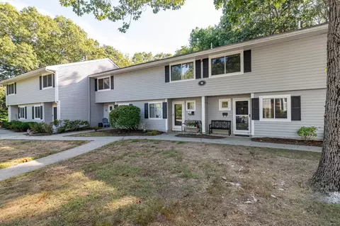 Exterior - 5 Beals Cove Rd #E, Hingham, MA 02043 photo 1 of 9