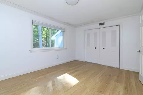 Bedroom - 5 Beals Cove Rd #E, Hingham, MA 02043 photo 2 of 3