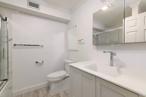 Bath - 5 Beals Cove Rd #E, Hingham, MA 02043 photo 2 of 3