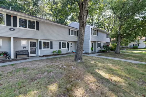 Exterior - 5 Beals Cove Rd #E, Hingham, MA 02043 photo 2 of 9