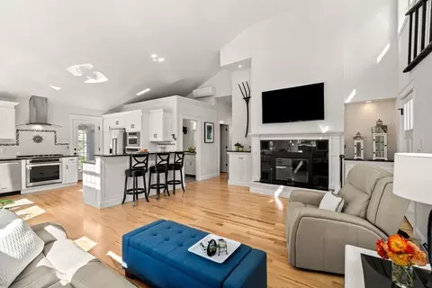 14 Cross St, Dunstable, MA 01827 photo 9