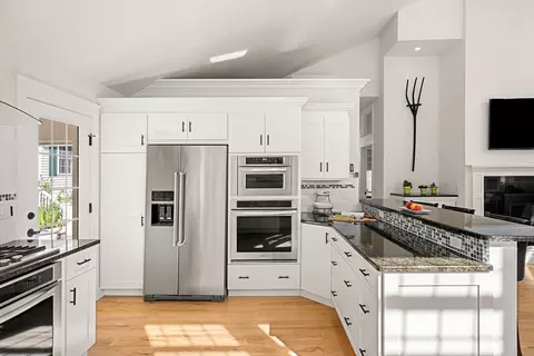 14 Cross St, Dunstable, MA 01827 photo 4