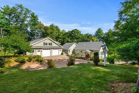 14 Cross St, Dunstable, MA 01827 photo 2