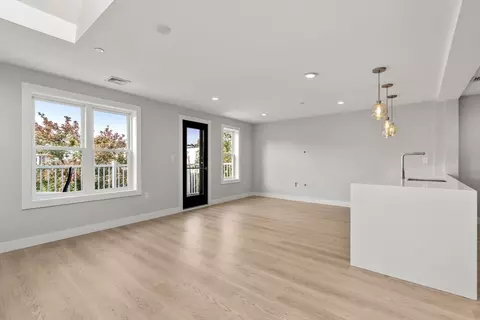 85 Everett St #3, Boston, MA 02128 photo 2