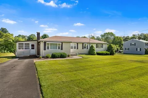 132 S High St, Foxboro, MA 02035