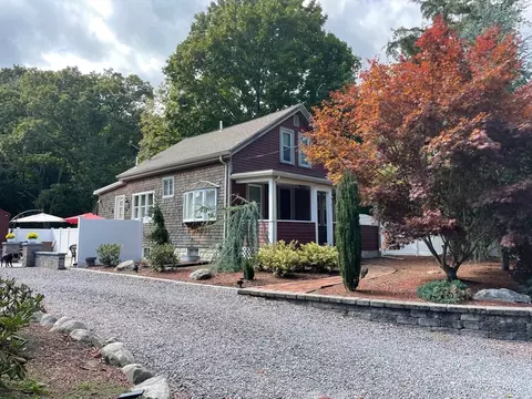 317 Old Center St, Middleboro, MA 02346