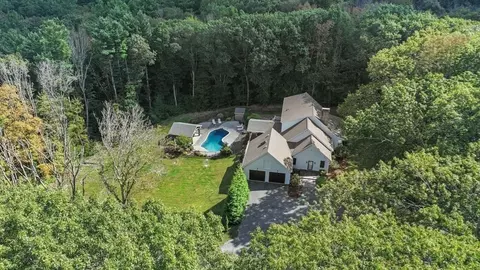 31 Douglas Rd, Sutton, MA 01590