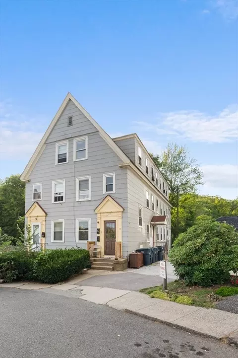 15 Twine Hurst Pl, Southbridge, MA 01550