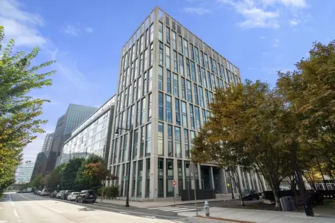 2 Earhart St #PH2, Cambridge, MA 02141