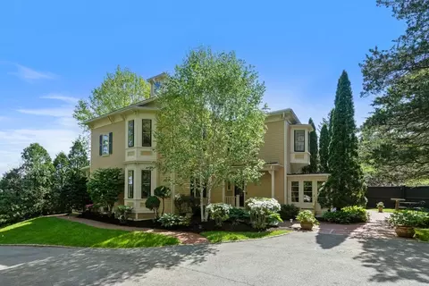 7 Crescent St, Wellesley, MA 02481
