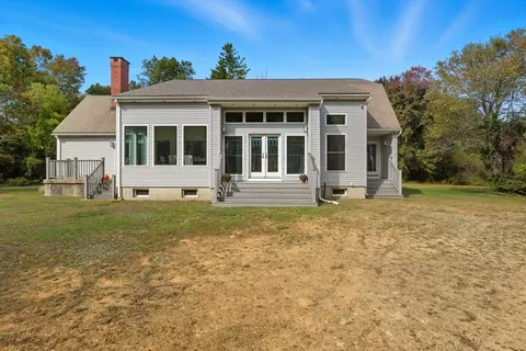 243 Brookfield Rd, Brimfield, MA 01010
