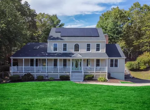 10 Cliff Dr, Plainville, MA 02762