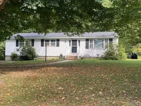 92 Dracut Rd, Hudson, NH 03051