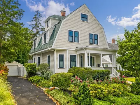 51 Wren St, West Roxbury, MA 02132
