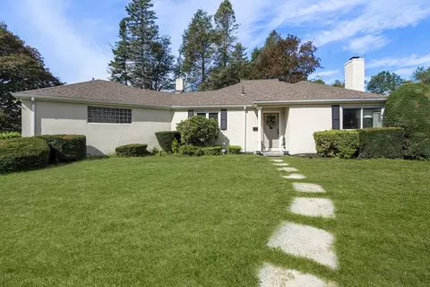 5 Claridge Dr, Worcester, MA 01602