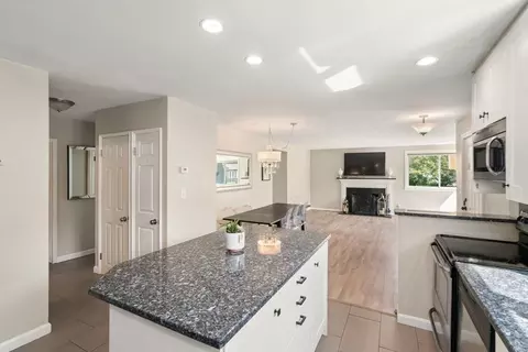 5 Claridge Dr, Worcester, MA 01602 photo 6
