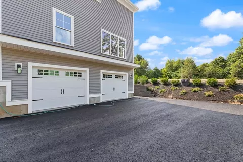 66 2 Parish Rd, Georgetown, MA 01833 photo 4