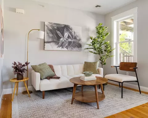 339-341 Hurley St #5, Cambridge, MA 02141