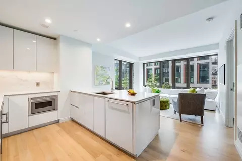 135 Seaport Blvd #807, Boston, MA 02210