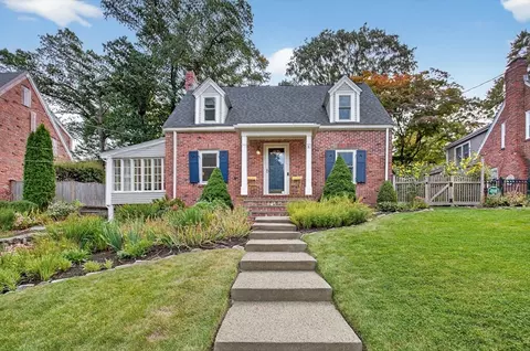 31 Laurel Dr, Needham, MA 02492